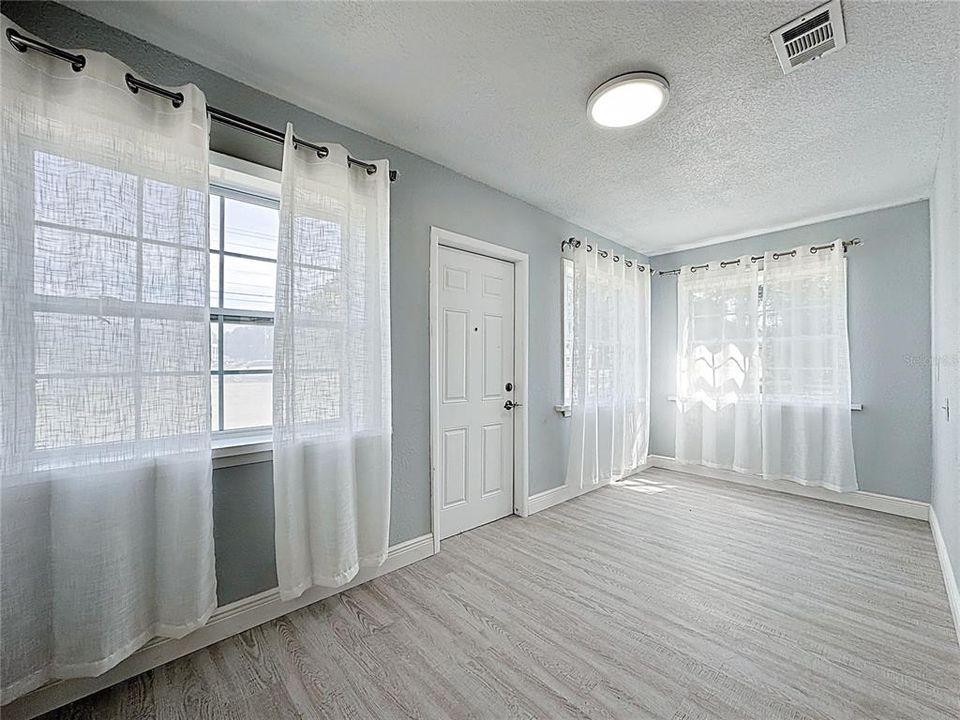 For Sale: $318,000 (3 beds, 1 baths, 1364 Square Feet)