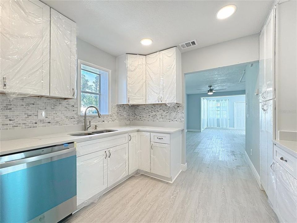 For Sale: $318,000 (3 beds, 1 baths, 1364 Square Feet)