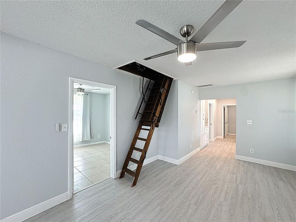 For Sale: $318,000 (3 beds, 1 baths, 1364 Square Feet)