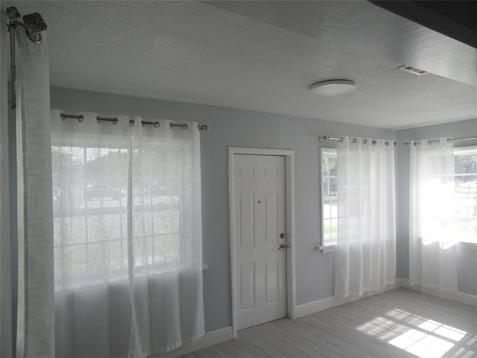 For Sale: $318,000 (3 beds, 1 baths, 1364 Square Feet)