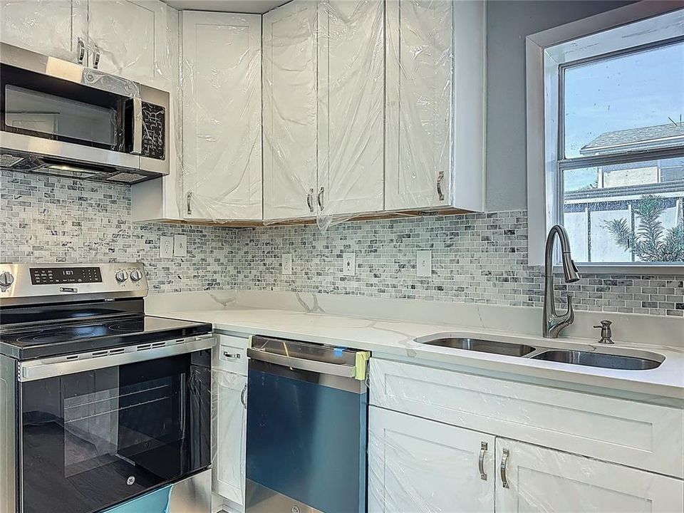 For Sale: $318,000 (3 beds, 1 baths, 1364 Square Feet)