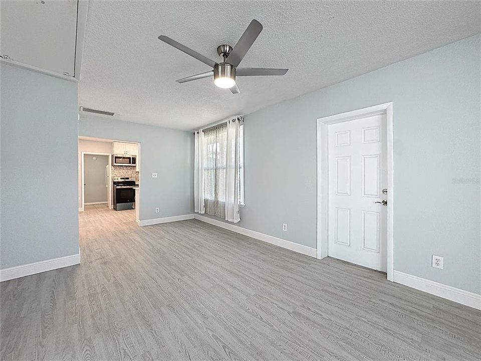 For Sale: $318,000 (3 beds, 1 baths, 1364 Square Feet)