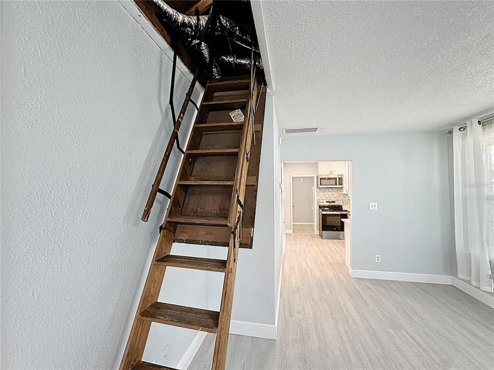 For Sale: $318,000 (3 beds, 1 baths, 1364 Square Feet)