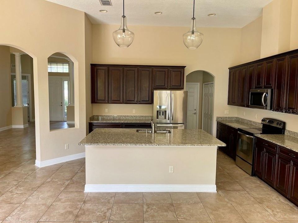 出租: $4,250 (4 贝兹, 4 浴室, 3601 平方英尺)