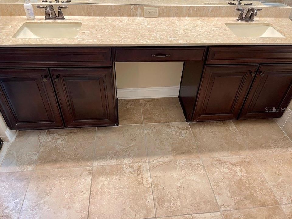 出租: $4,250 (4 贝兹, 4 浴室, 3601 平方英尺)