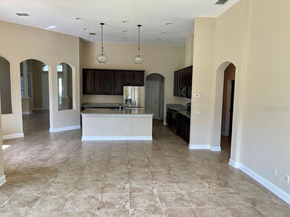 出租: $4,250 (4 贝兹, 4 浴室, 3601 平方英尺)