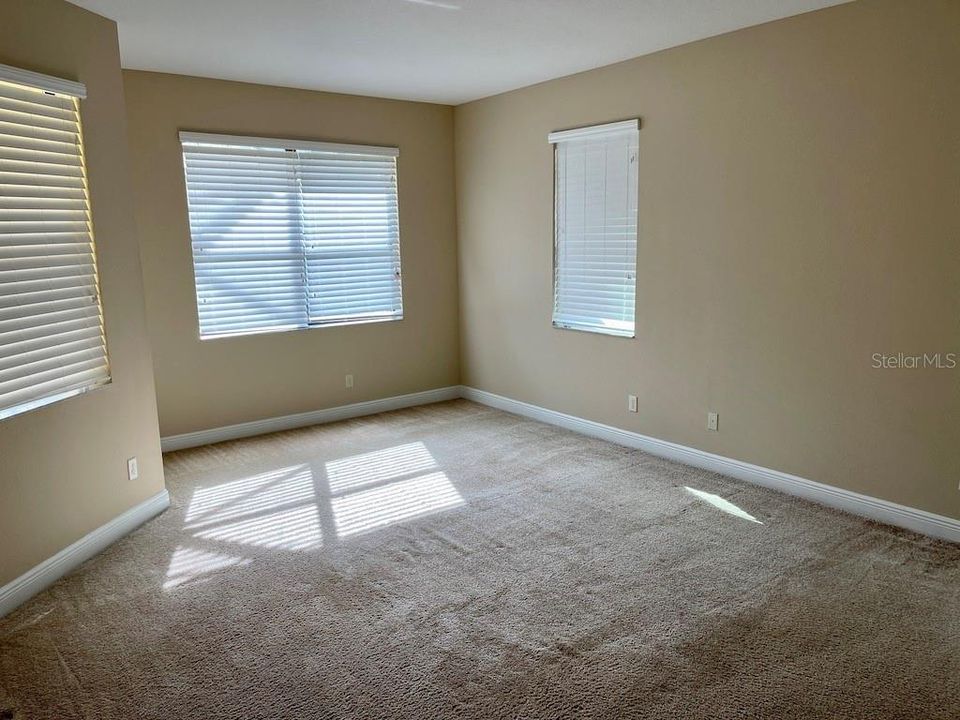 出租: $4,250 (4 贝兹, 4 浴室, 3601 平方英尺)