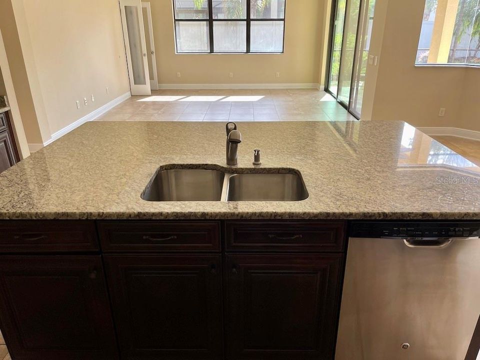 出租: $4,250 (4 贝兹, 4 浴室, 3601 平方英尺)