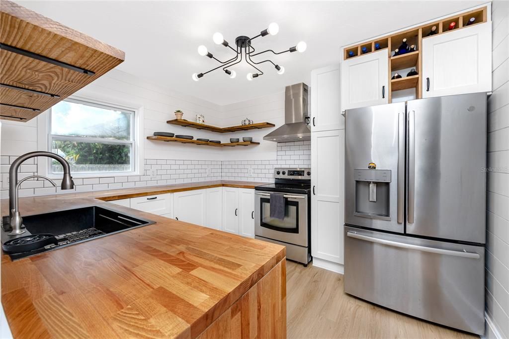 For Sale: $599,900 (4 beds, 0 baths, 2724 Square Feet)