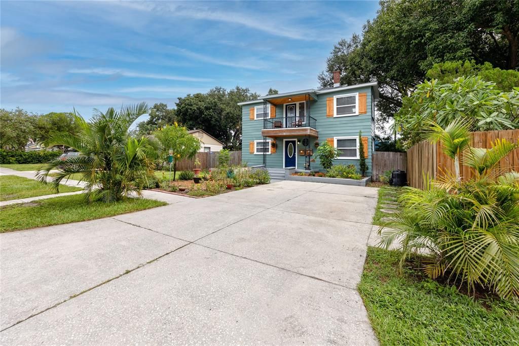 For Sale: $599,900 (4 beds, 0 baths, 2724 Square Feet)