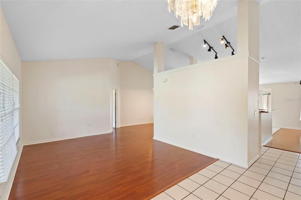 На продажу: $395,000 (4 спален, 3 ванн, 2095 Квадратных фут)