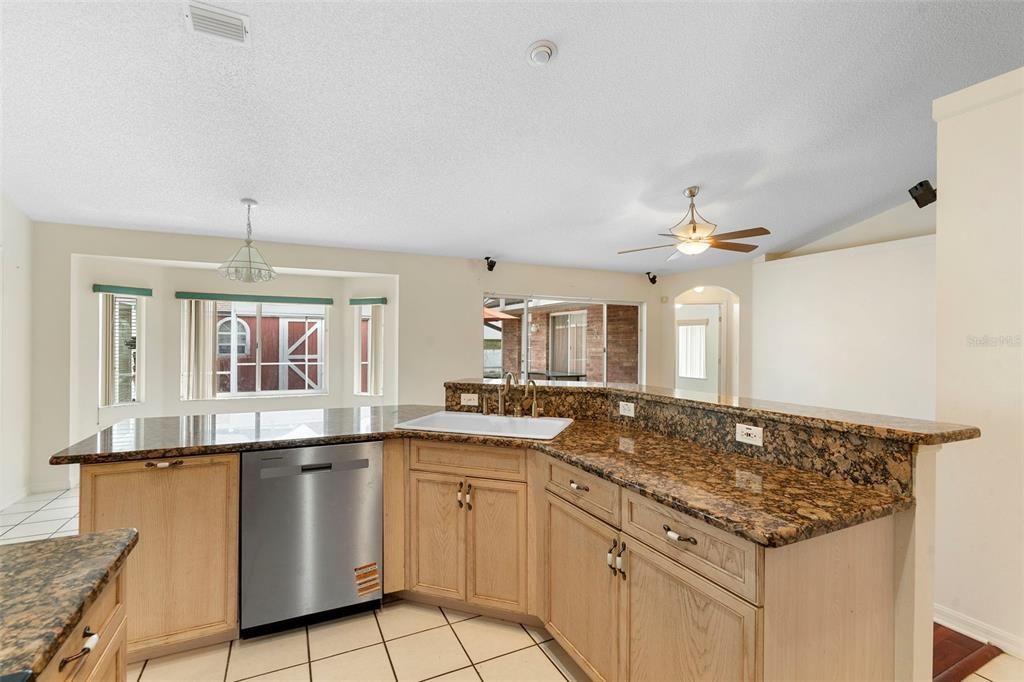 На продажу: $395,000 (4 спален, 3 ванн, 2095 Квадратных фут)