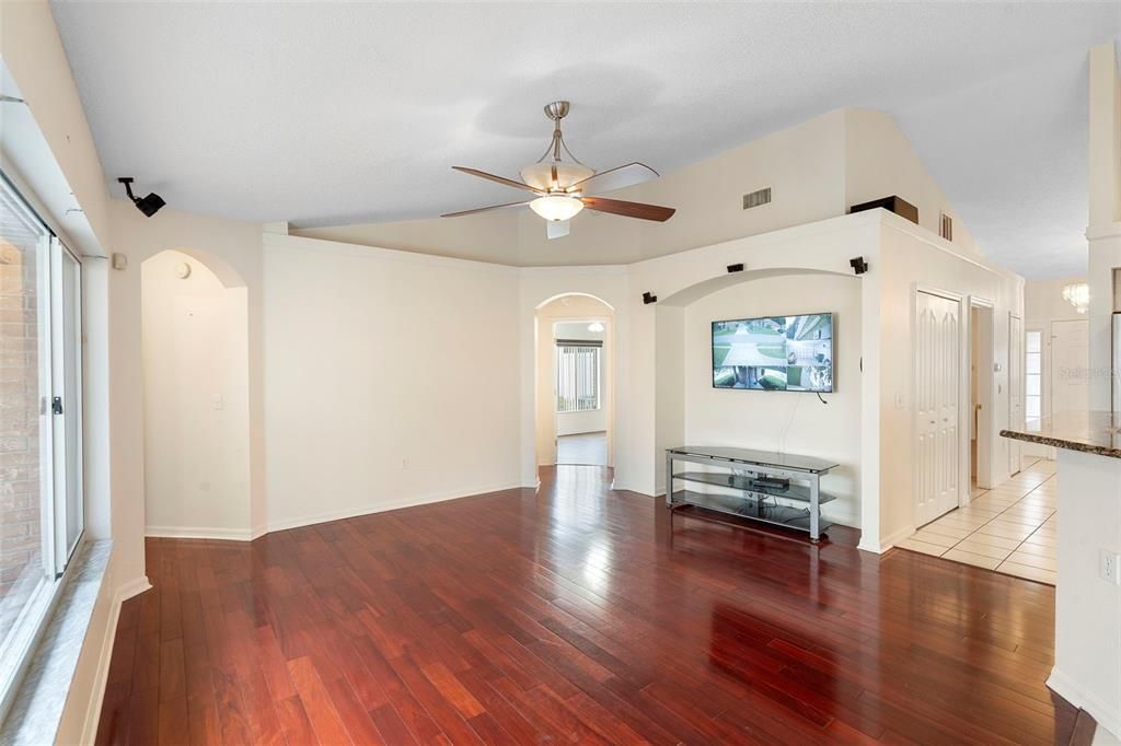 На продажу: $395,000 (4 спален, 3 ванн, 2095 Квадратных фут)