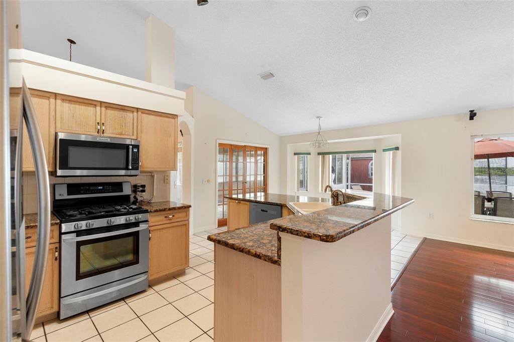 На продажу: $395,000 (4 спален, 3 ванн, 2095 Квадратных фут)