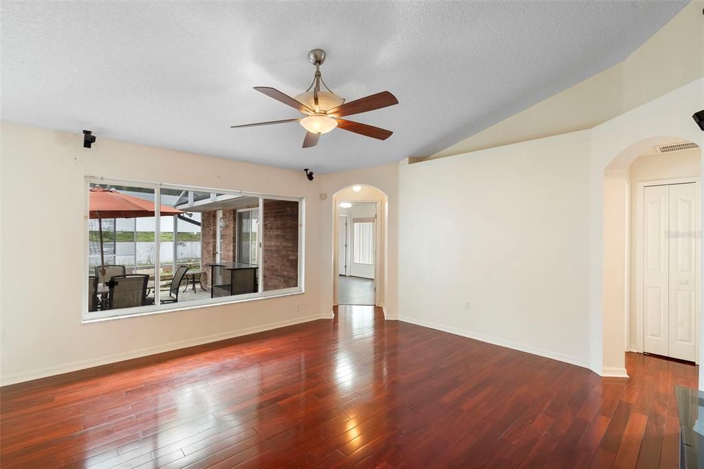 На продажу: $395,000 (4 спален, 3 ванн, 2095 Квадратных фут)