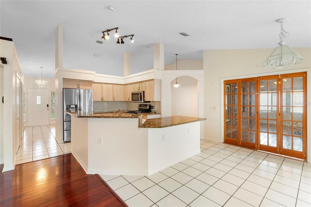 На продажу: $395,000 (4 спален, 3 ванн, 2095 Квадратных фут)