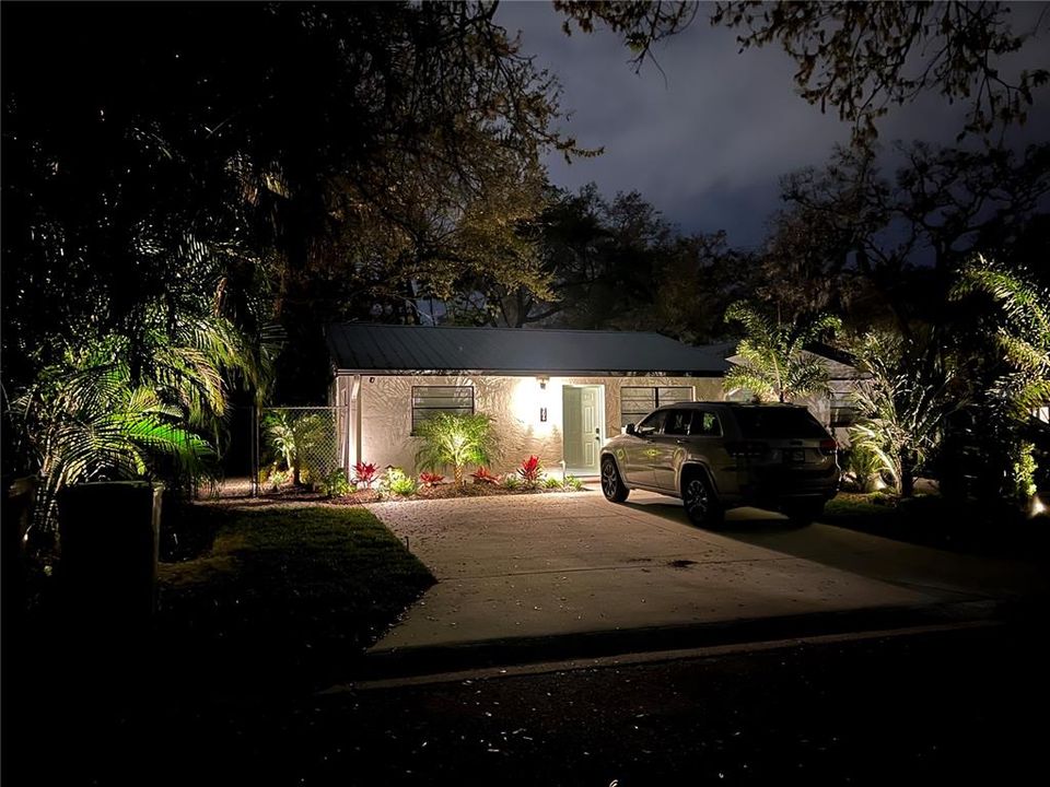 待售: $850,000 (6 贝兹, 0 浴室, 2380 平方英尺)