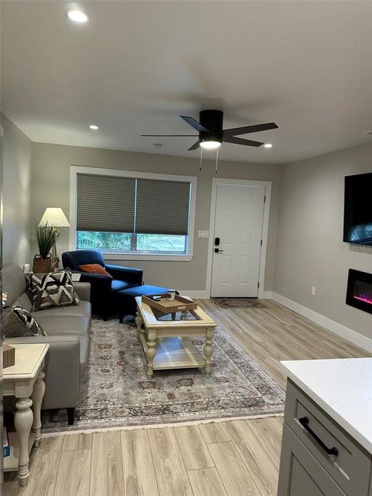 待售: $850,000 (6 贝兹, 0 浴室, 2380 平方英尺)