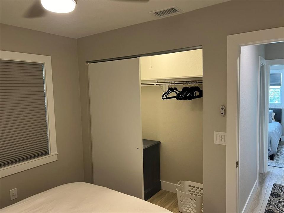 待售: $850,000 (6 贝兹, 0 浴室, 2380 平方英尺)