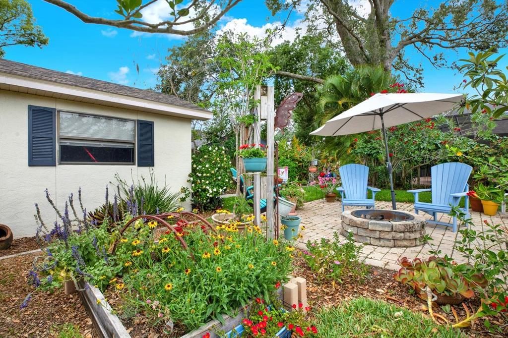 For Sale: $560,000 (3 beds, 2 baths, 2050 Square Feet)