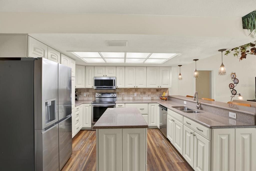 For Sale: $560,000 (3 beds, 2 baths, 2050 Square Feet)