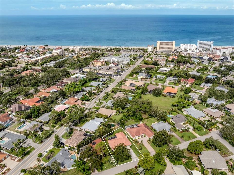 Active With Contract: $1,350,000 (3 beds, 2 baths, 2376 Square Feet)