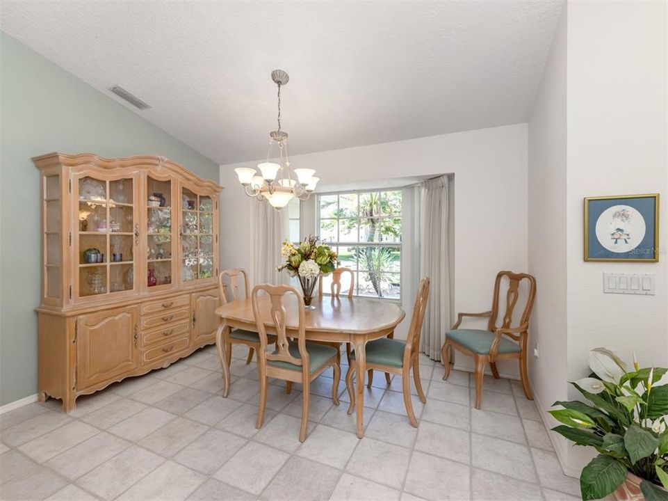 Active With Contract: $1,350,000 (3 beds, 2 baths, 2376 Square Feet)