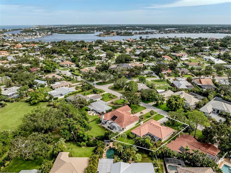 Active With Contract: $1,350,000 (3 beds, 2 baths, 2376 Square Feet)