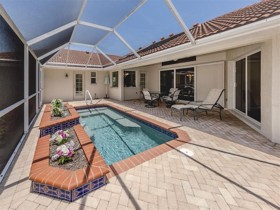 Active With Contract: $1,350,000 (3 beds, 2 baths, 2376 Square Feet)