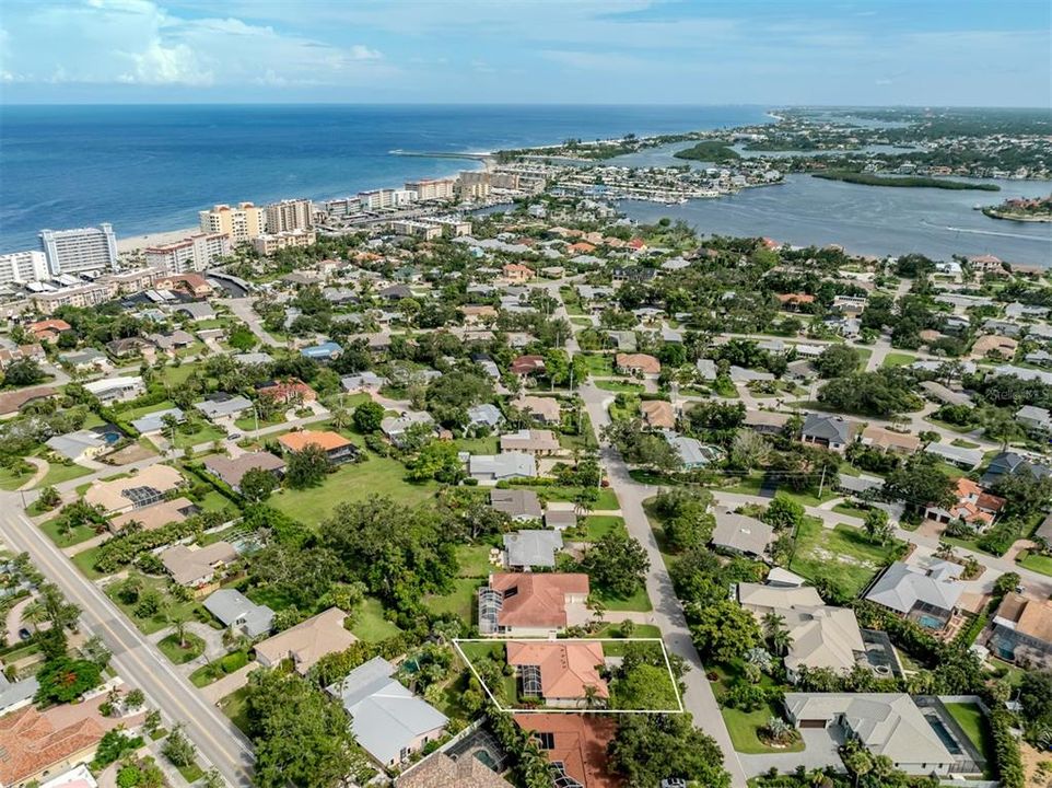 Active With Contract: $1,350,000 (3 beds, 2 baths, 2376 Square Feet)