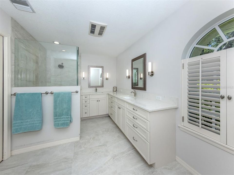 Active With Contract: $1,350,000 (3 beds, 2 baths, 2376 Square Feet)