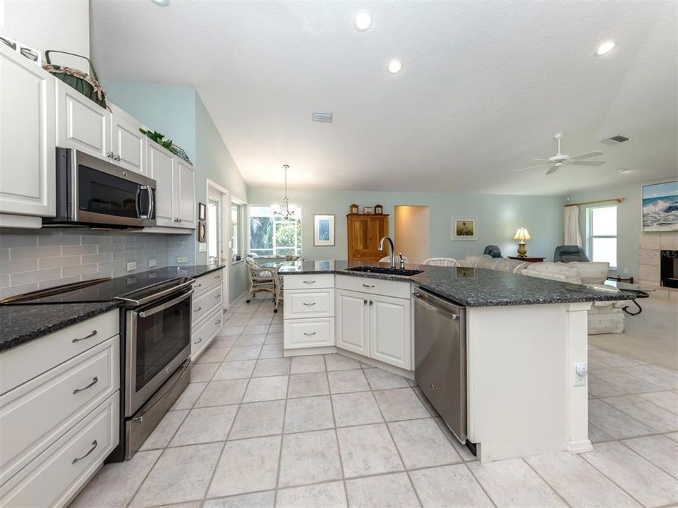 Active With Contract: $1,350,000 (3 beds, 2 baths, 2376 Square Feet)