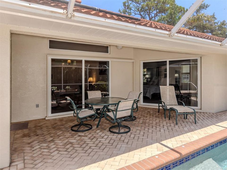 Active With Contract: $1,350,000 (3 beds, 2 baths, 2376 Square Feet)