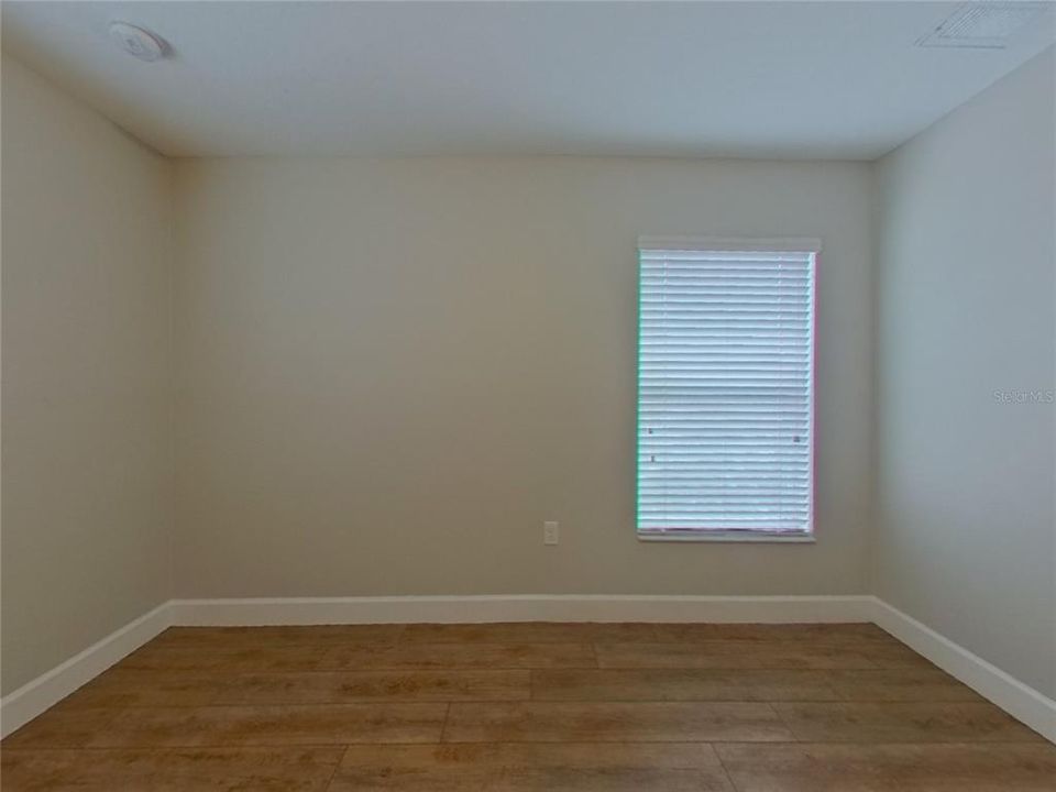 Под контрактом: $2,599 (3 спален, 2 ванн, 1992 Квадратных фут)