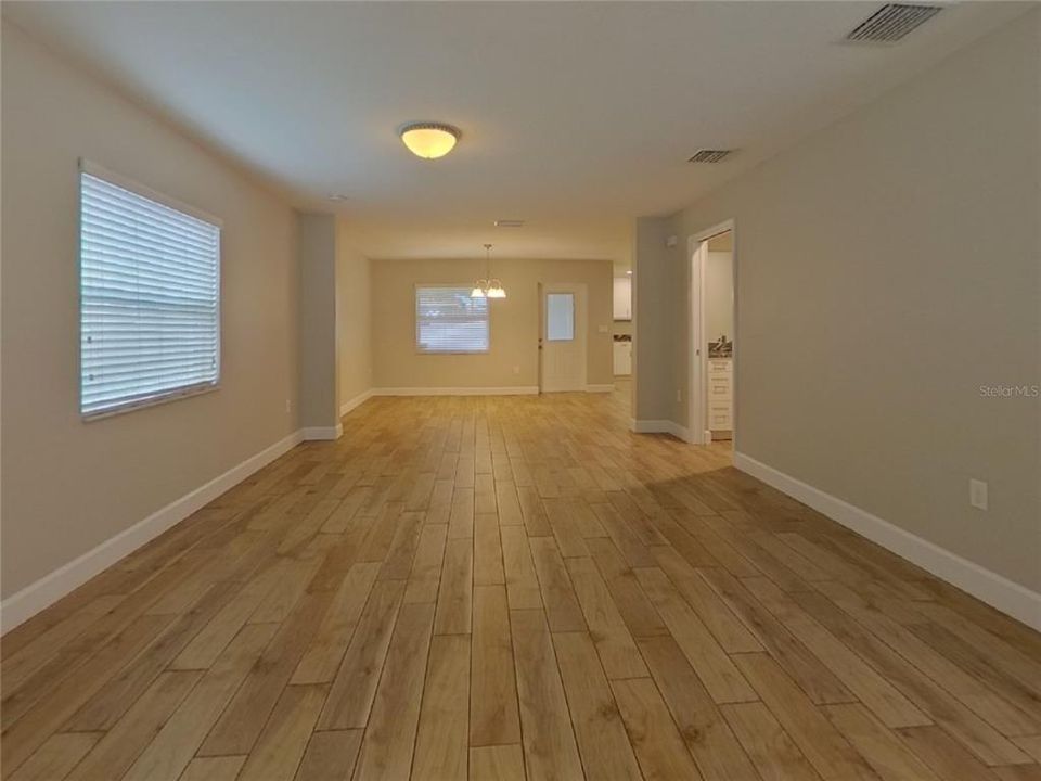 Под контрактом: $2,599 (3 спален, 2 ванн, 1992 Квадратных фут)