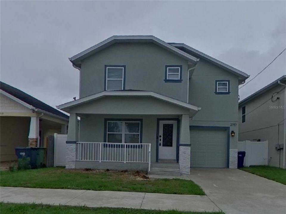 Под контрактом: $2,599 (3 спален, 2 ванн, 1992 Квадратных фут)