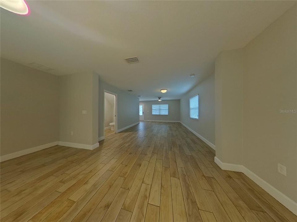 Под контрактом: $2,599 (3 спален, 2 ванн, 1992 Квадратных фут)