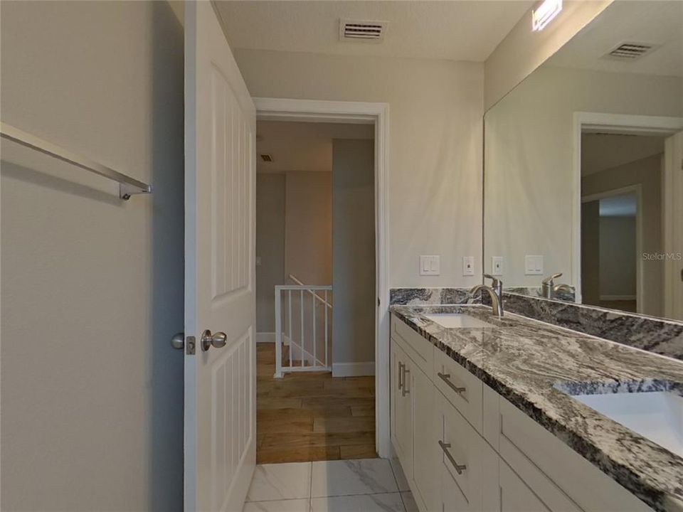 Под контрактом: $2,599 (3 спален, 2 ванн, 1992 Квадратных фут)