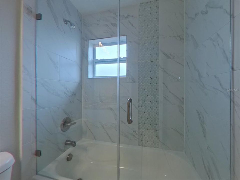 Под контрактом: $2,599 (3 спален, 2 ванн, 1992 Квадратных фут)