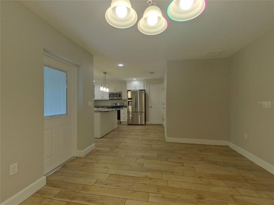 Под контрактом: $2,599 (3 спален, 2 ванн, 1992 Квадратных фут)