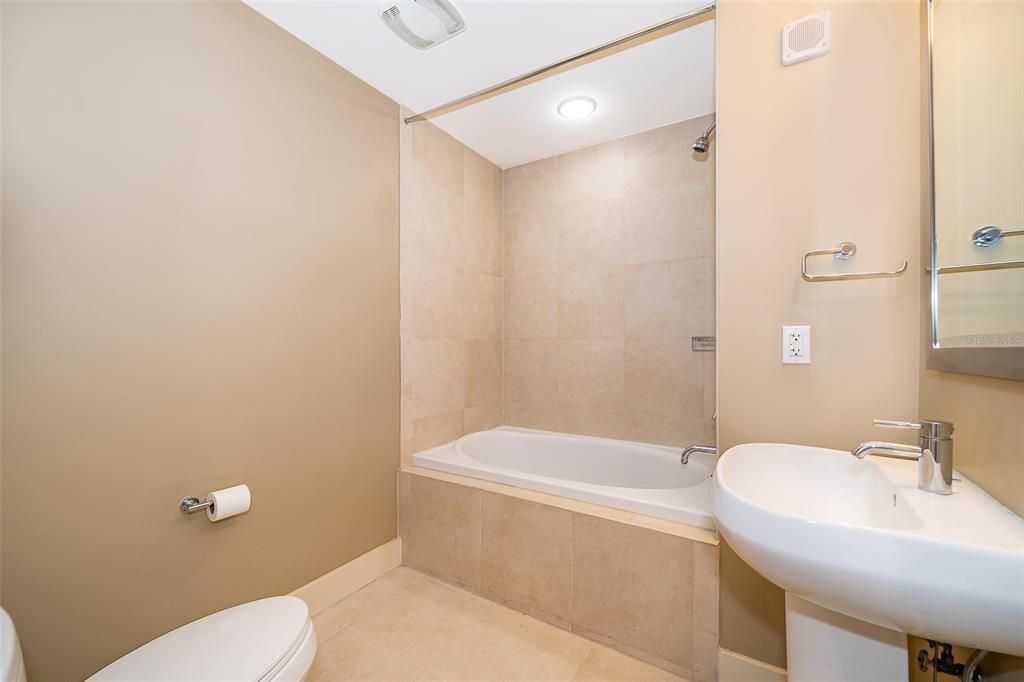 For Sale: $425,000 (1 beds, 2 baths, 1150 Square Feet)