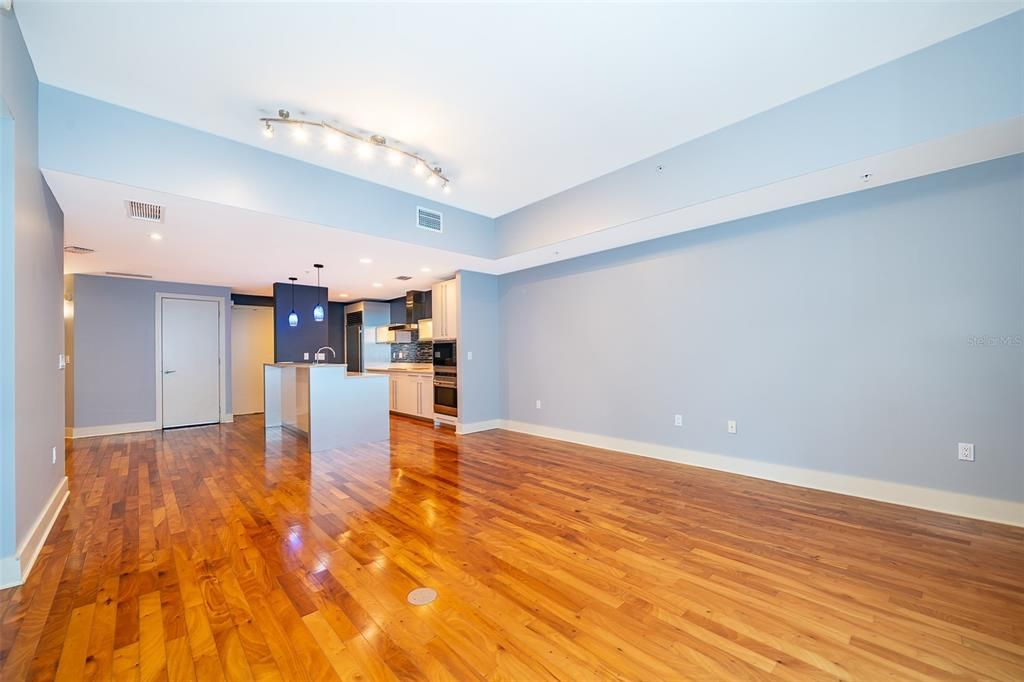 For Sale: $425,000 (1 beds, 2 baths, 1150 Square Feet)