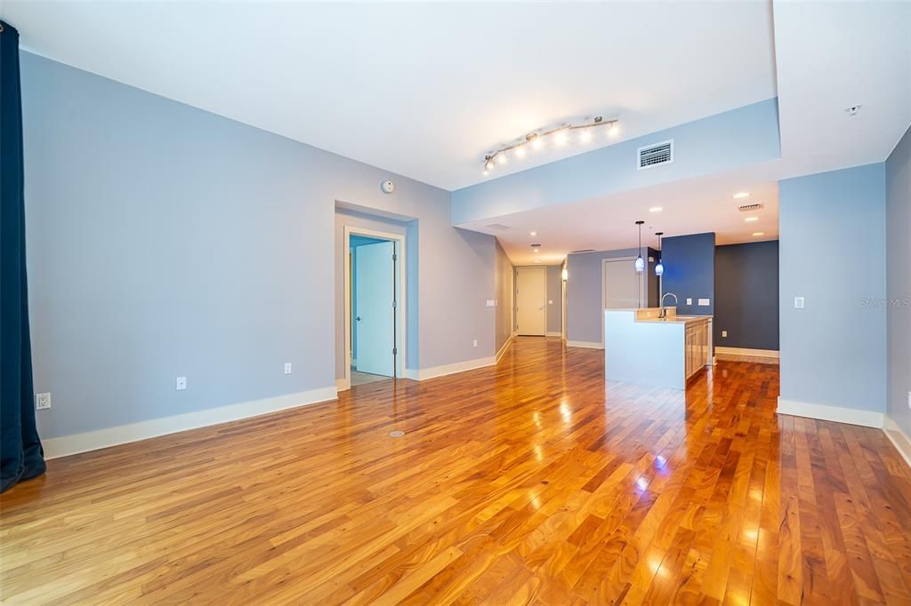 For Sale: $425,000 (1 beds, 2 baths, 1150 Square Feet)