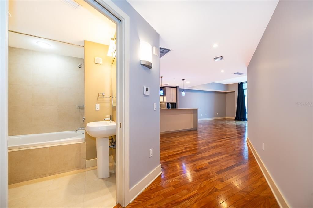 For Sale: $425,000 (1 beds, 2 baths, 1150 Square Feet)