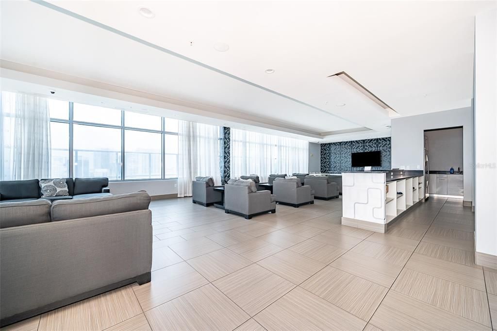 For Sale: $425,000 (1 beds, 2 baths, 1150 Square Feet)