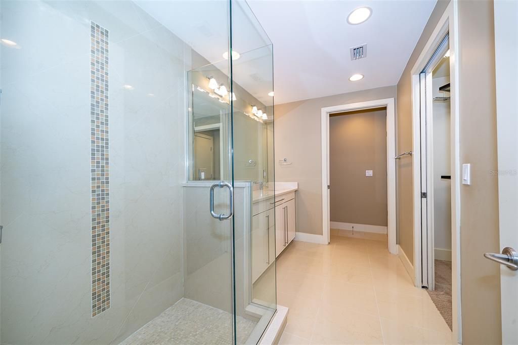 For Sale: $425,000 (1 beds, 2 baths, 1150 Square Feet)