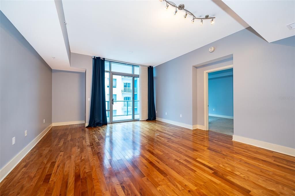 For Sale: $425,000 (1 beds, 2 baths, 1150 Square Feet)