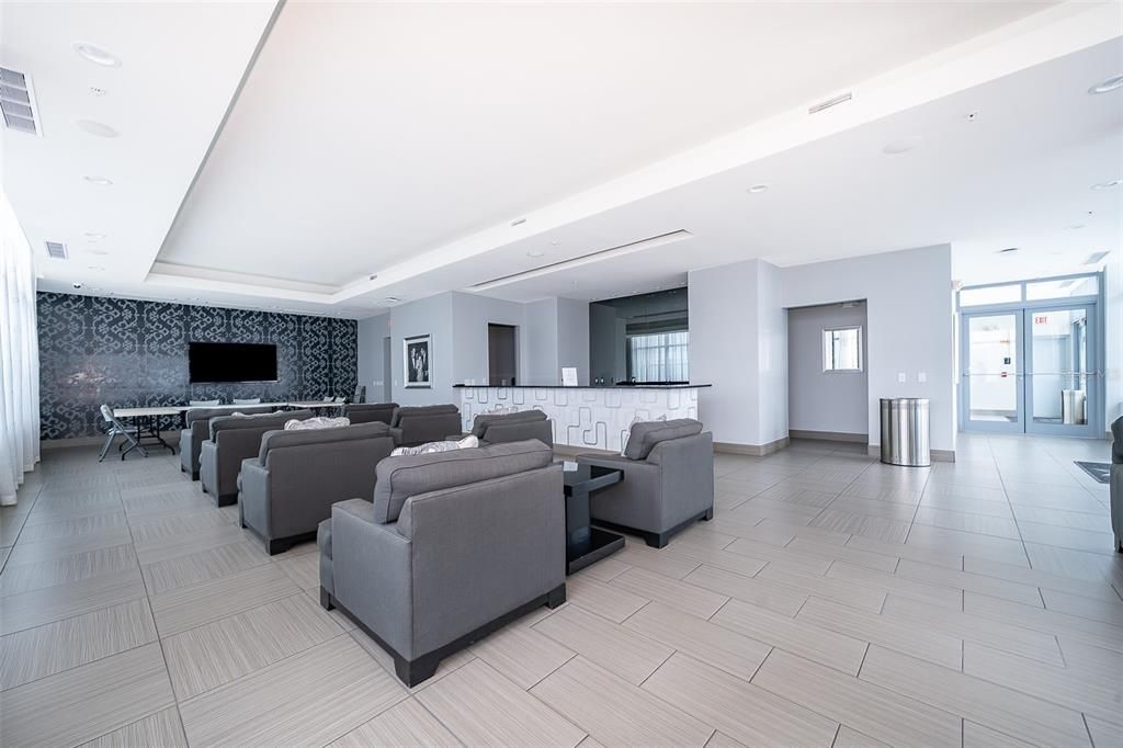 For Sale: $425,000 (1 beds, 2 baths, 1150 Square Feet)