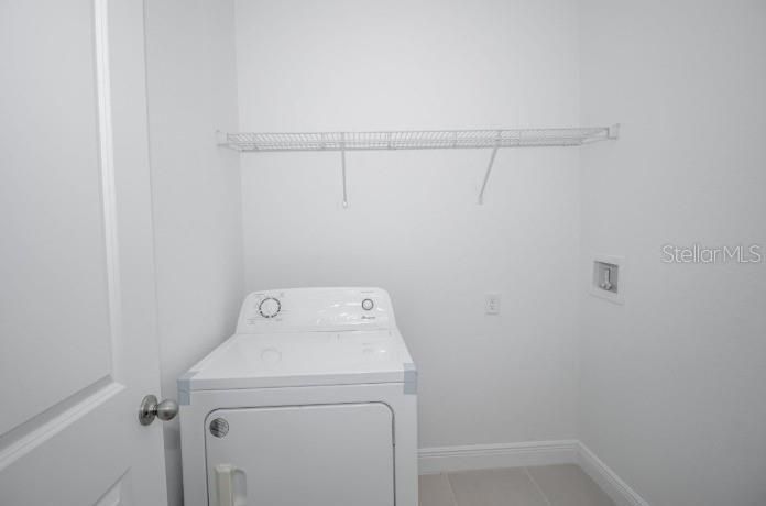 Activo con contrato: $245,000 (4 camas, 2 baños, 1580 Pies cuadrados)