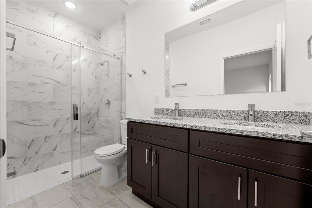Activo con contrato: $245,000 (4 camas, 2 baños, 1580 Pies cuadrados)